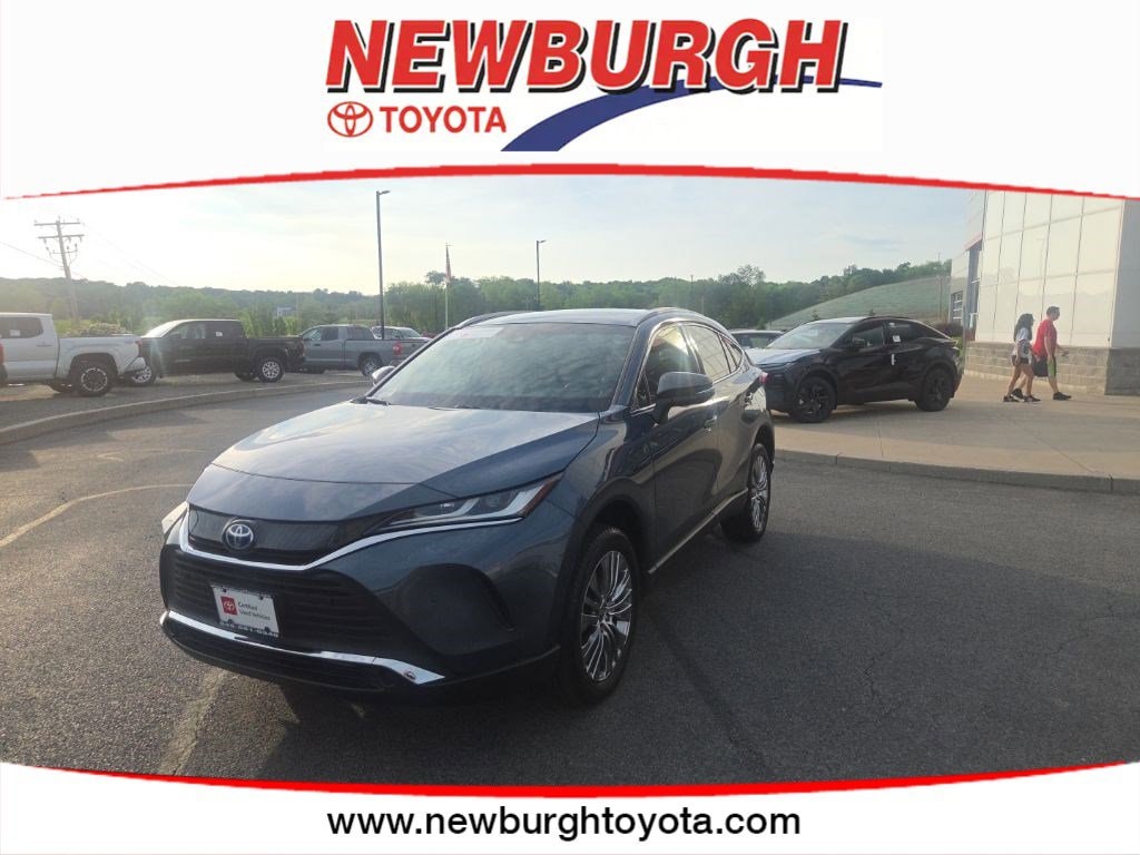 2022 Toyota Venza's photo