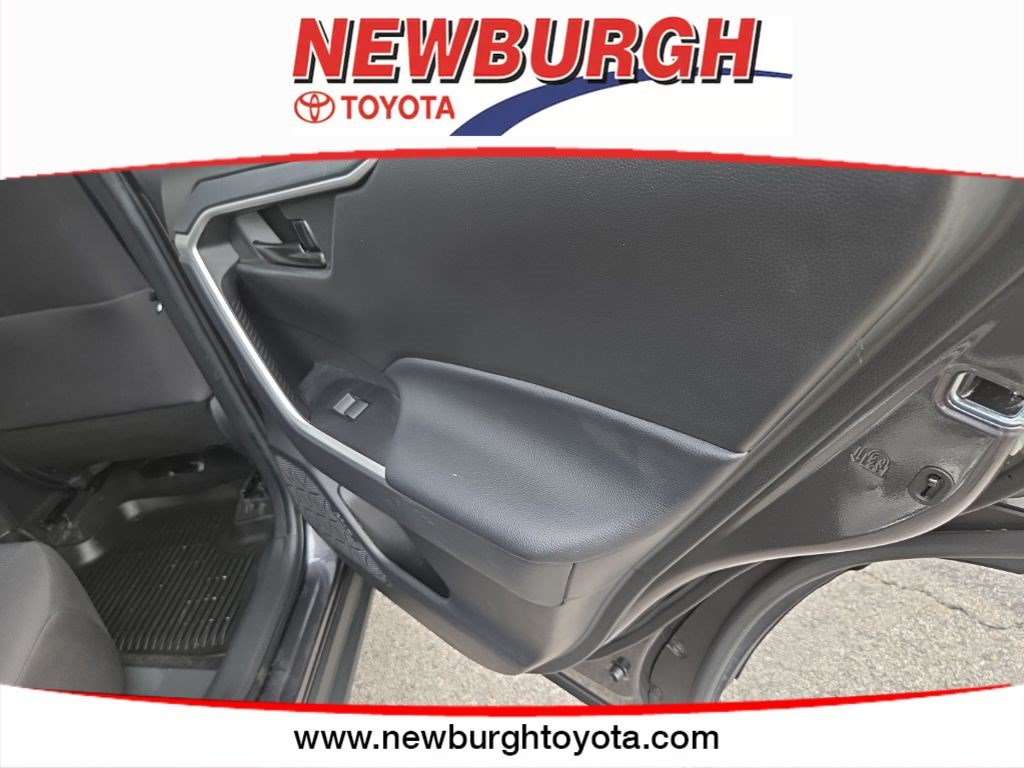 2023 Toyota RAV4 LE - Photo 18