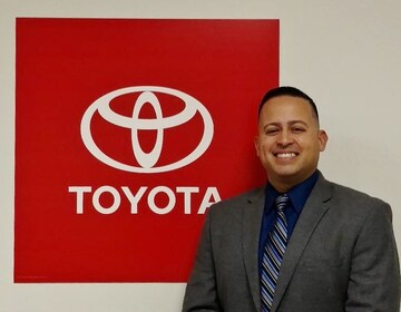 Staff member Eduardo Ortiz from ID_2730f752fabb