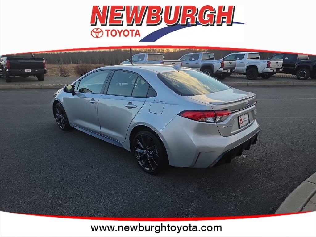 2023 Toyota Corolla SE photo 3