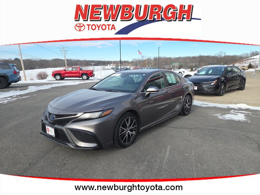 2022 Toyota Camry SE's photo