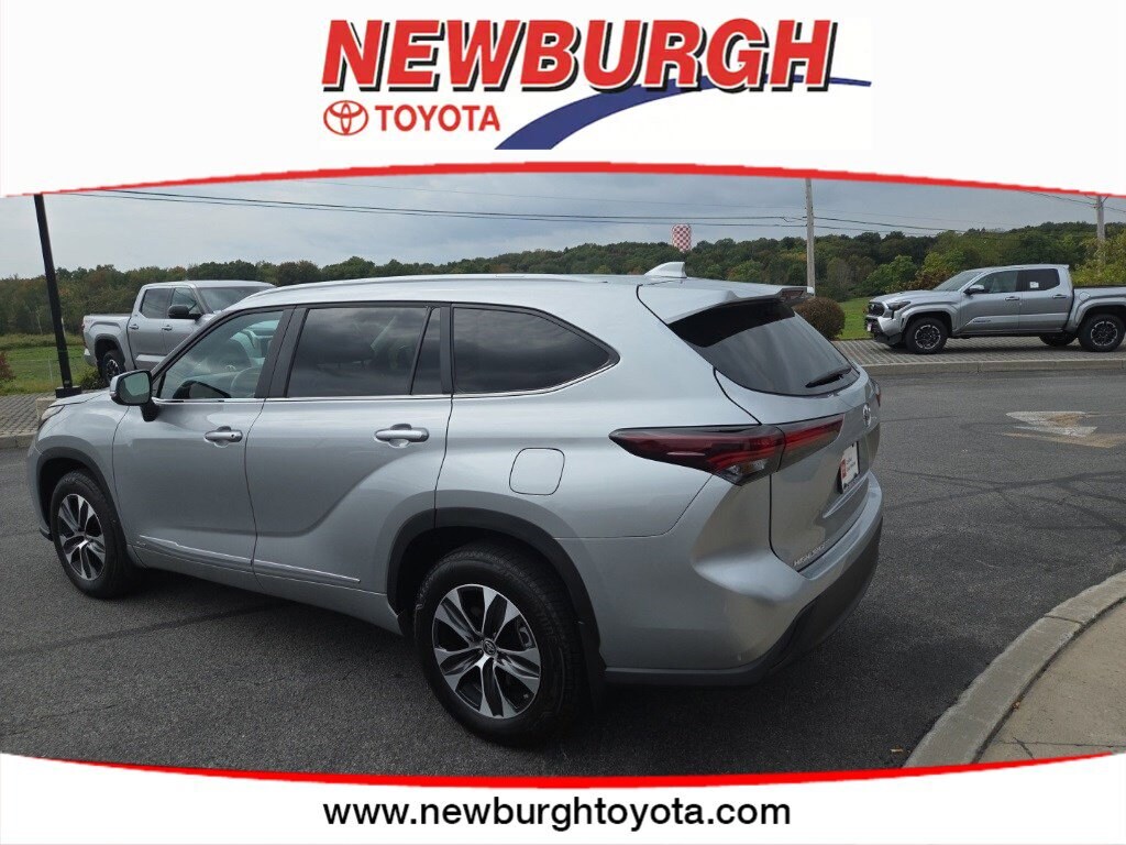 2025 Toyota Highlander Hybrid XLE photo 3