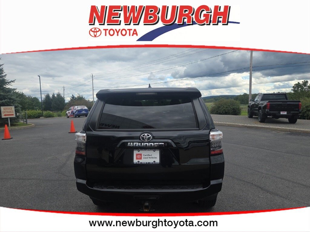 2018 Toyota 4Runner SR5 photo 3