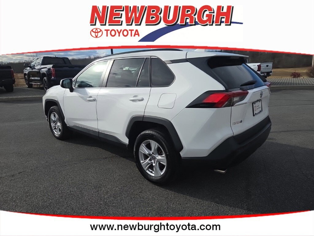 2020 Toyota RAV4 XLE photo 3