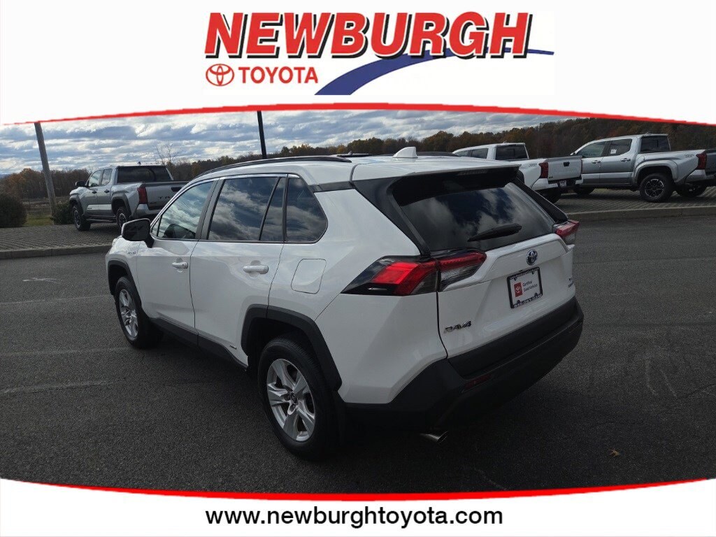2020 Toyota RAV4 Hybrid XLE photo 2