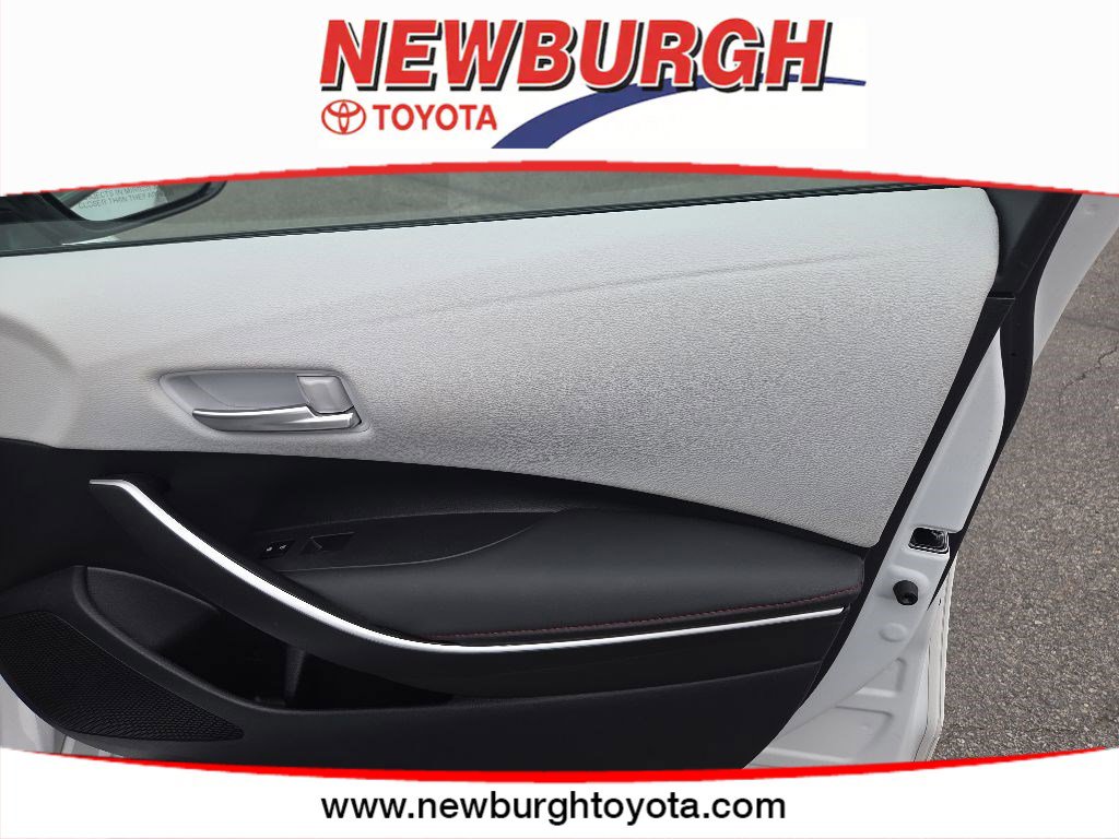 2024 Toyota Corolla SE - Photo 18