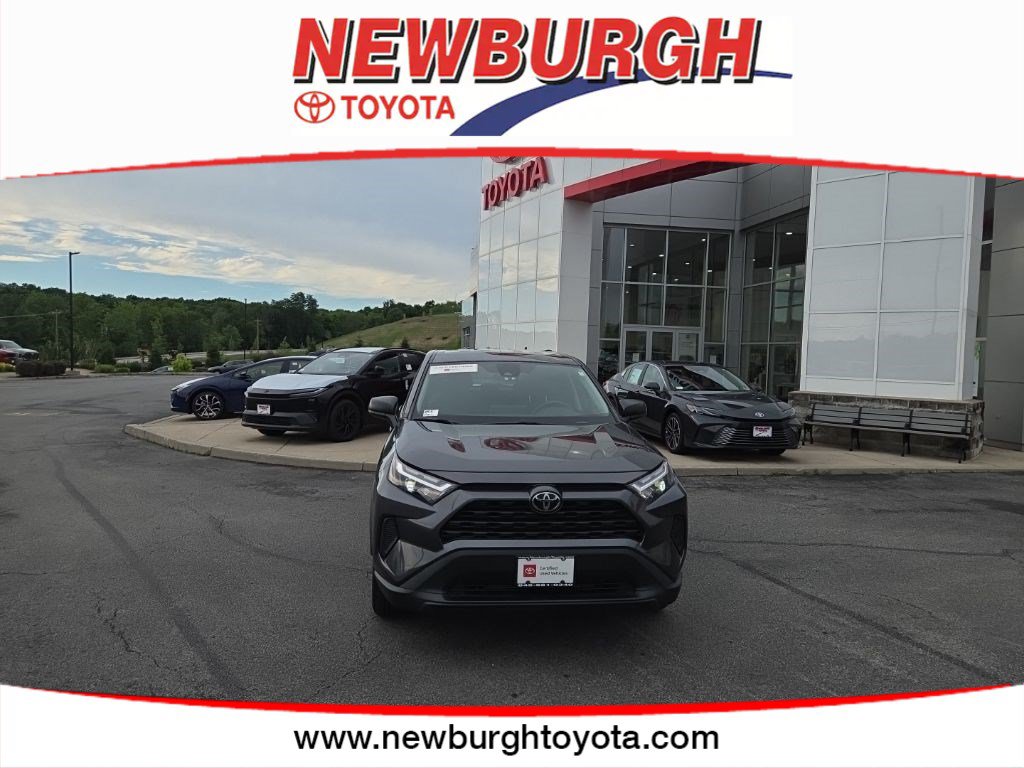 2023 Toyota RAV4 LE - Photo 8