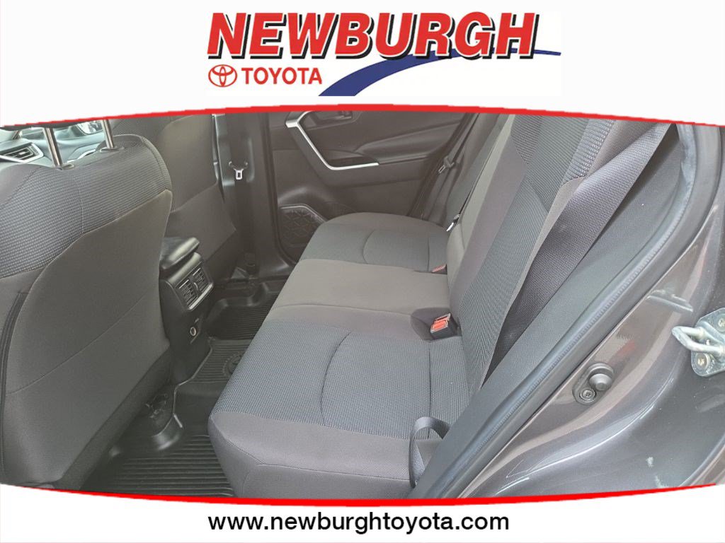 2023 Toyota RAV4 LE - Photo 17