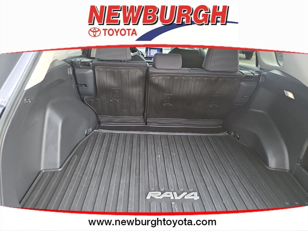 2023 Toyota RAV4 LE - Photo 14