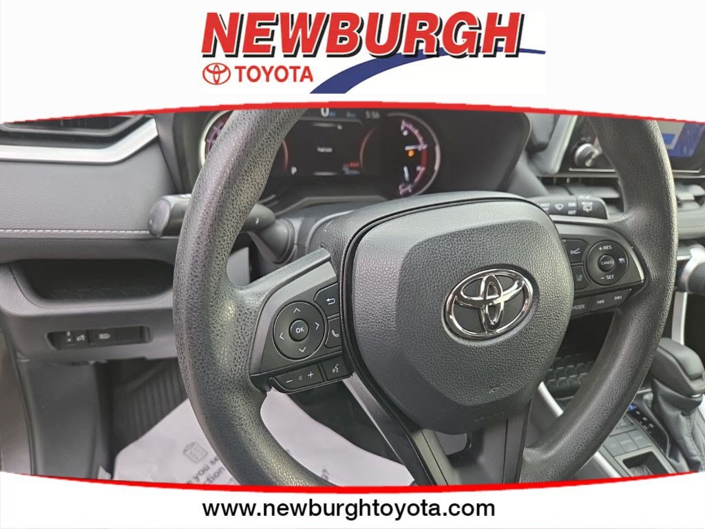 2023 Toyota RAV4 LE - Photo 24