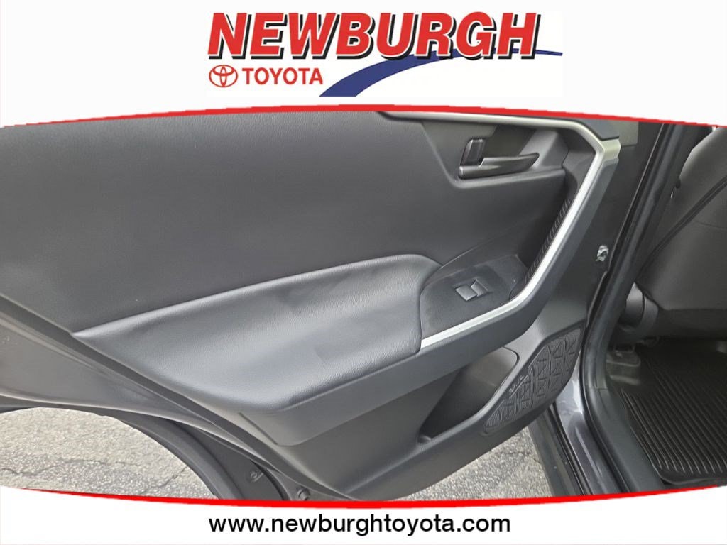 2023 Toyota RAV4 LE - Photo 16