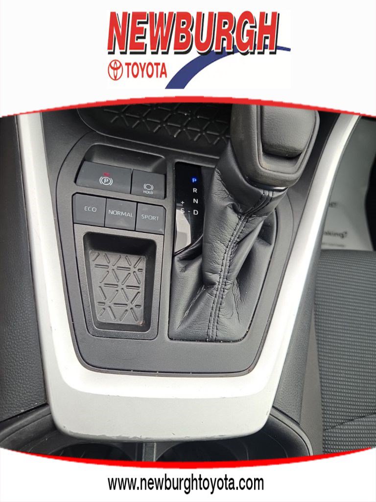 2023 Toyota RAV4 LE - Photo 27