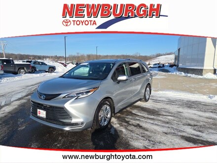 2023 Toyota Sienna Platinum 7 Passenger Van Passenger Van