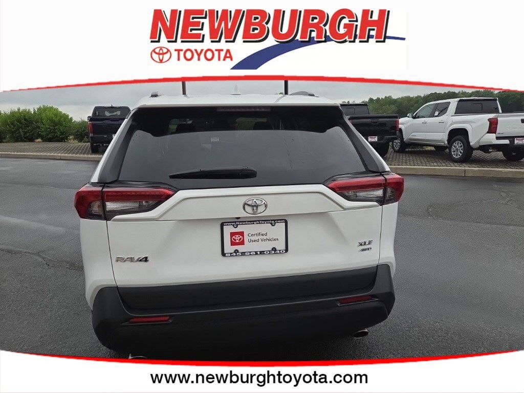 2021 Toyota RAV4 XLE photo 4