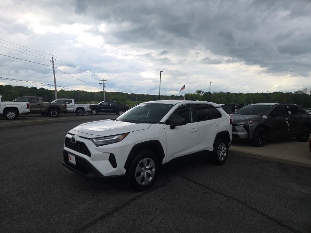 2023 Toyota RAV4 LE AWD's photo