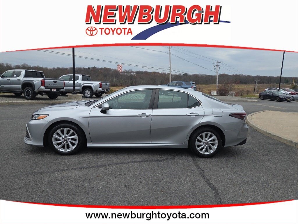 2023 Toyota Camry LE photo 3