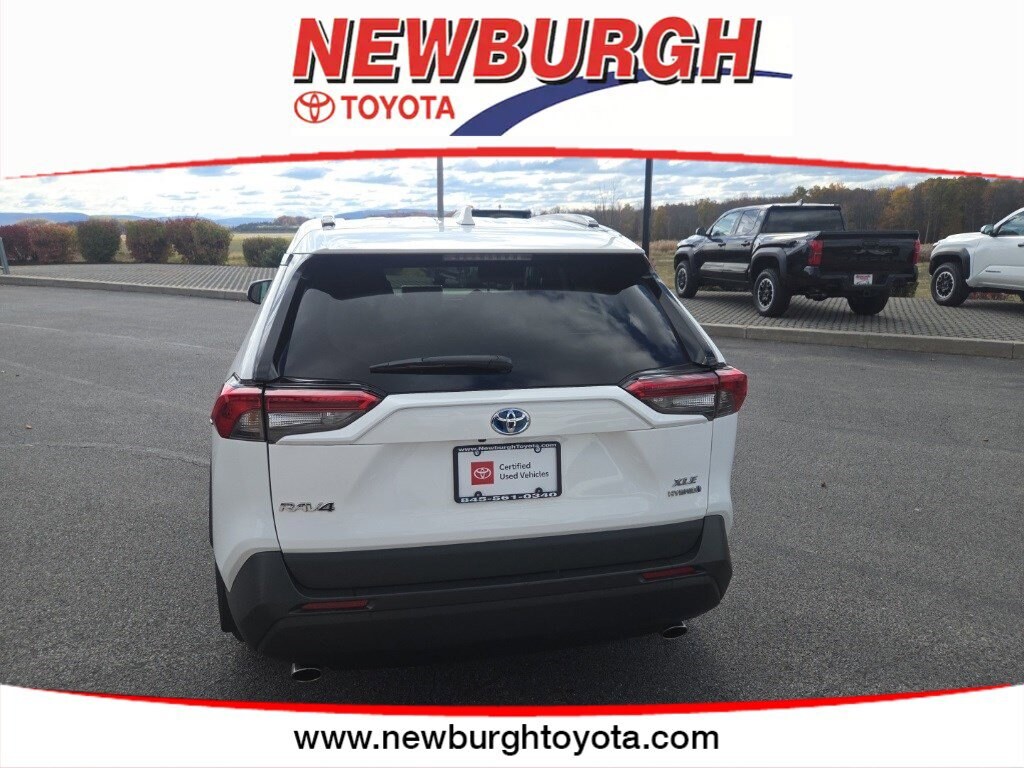 2020 Toyota RAV4 Hybrid XLE photo 3