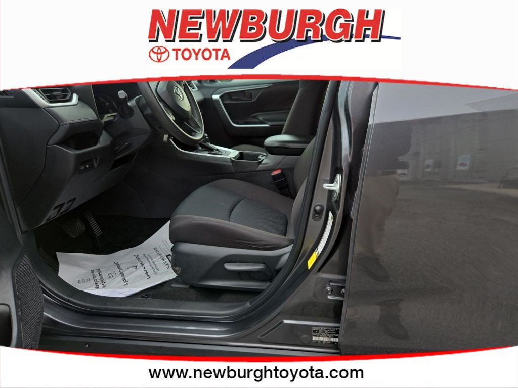 2023 Toyota RAV4 LE - Photo 23