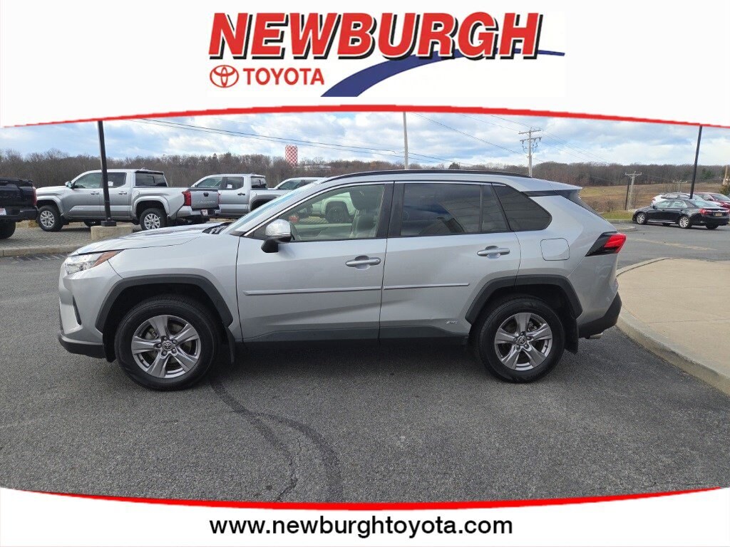 2023 Toyota RAV4 Hybrid XLE photo 2