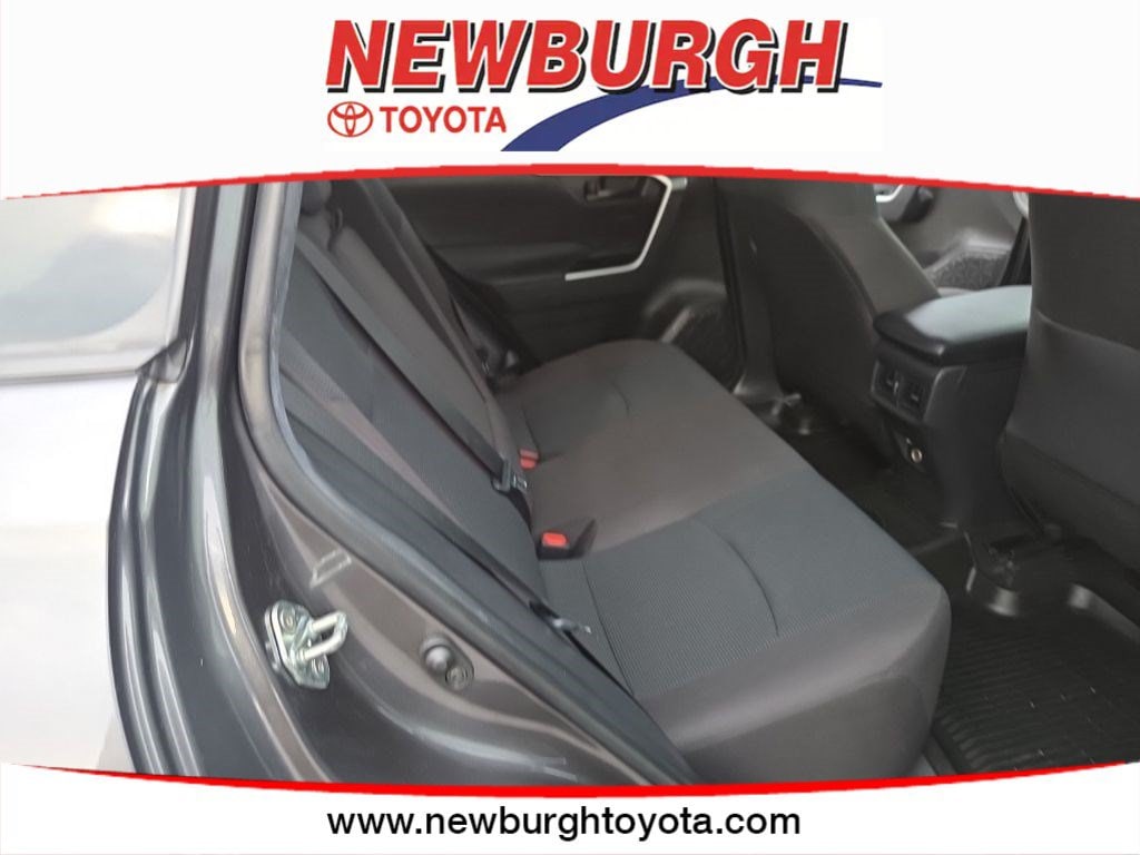 2023 Toyota RAV4 LE - Photo 19