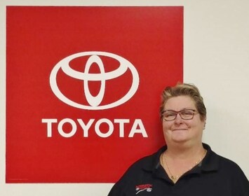 Staff member Marci Coonan from ID_129af1b39481