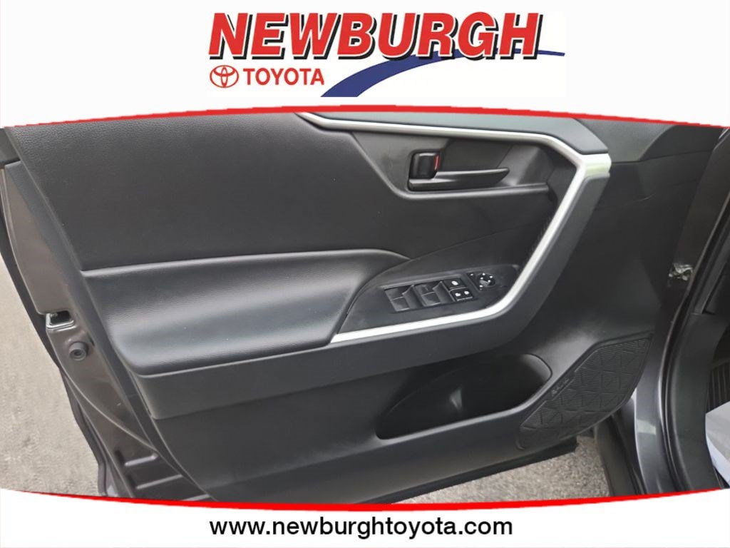 2023 Toyota RAV4 LE - Photo 15