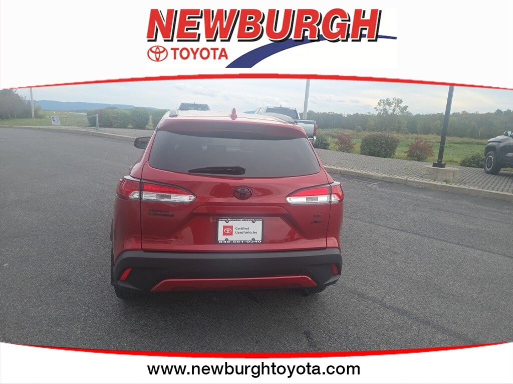 2022 Toyota Corolla Cross LE photo 4