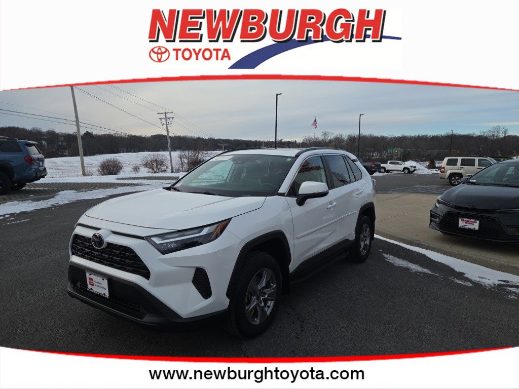 2024 Toyota RAV4 XLE's photo