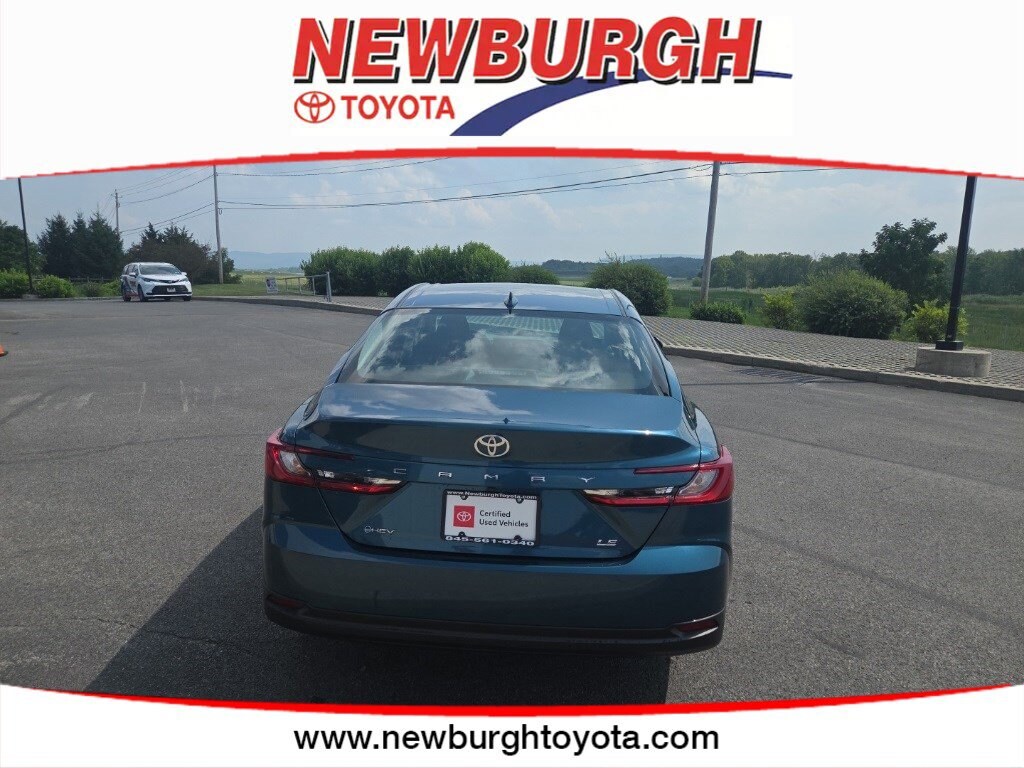 2025 Toyota Camry LE photo 4