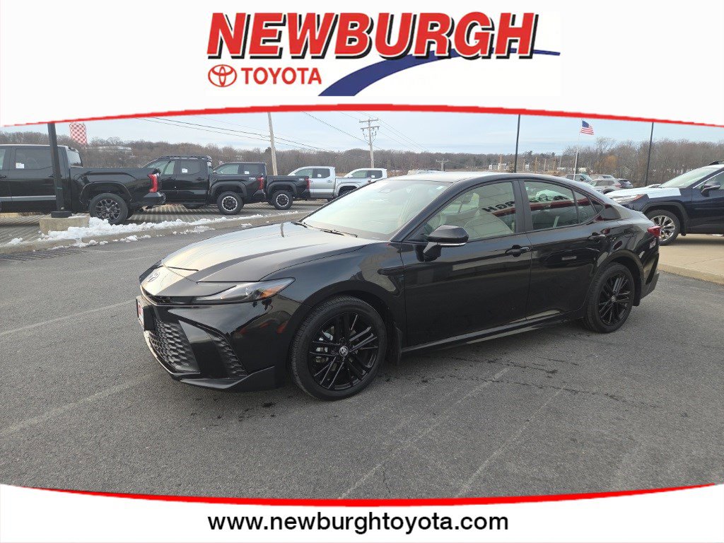 2025 Toyota Camry SE's photo