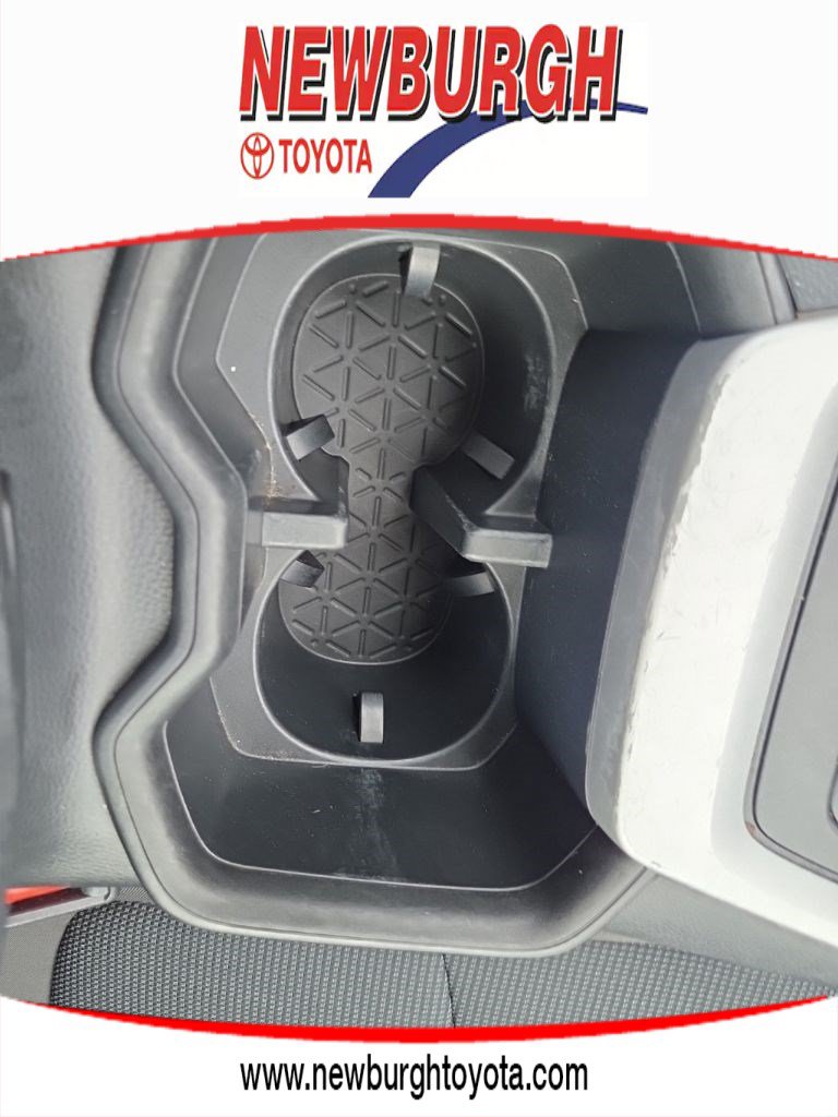 2023 Toyota RAV4 LE - Photo 28