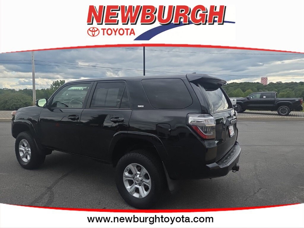 2018 Toyota 4Runner SR5 photo 2