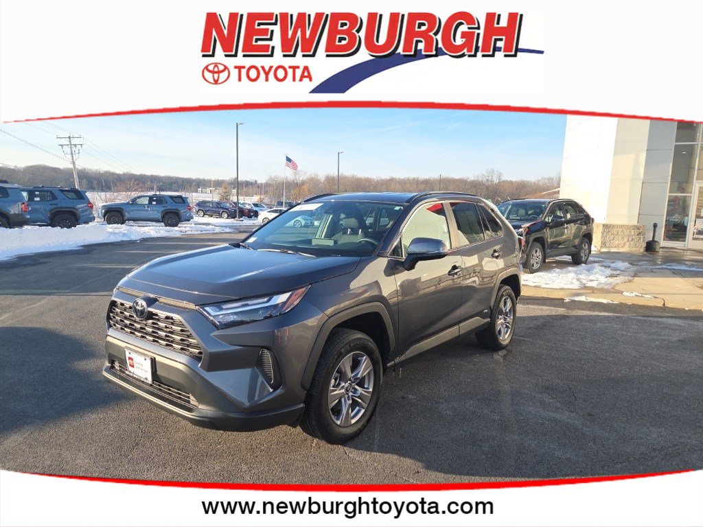 2025 Toyota RAV4 XLE's photo