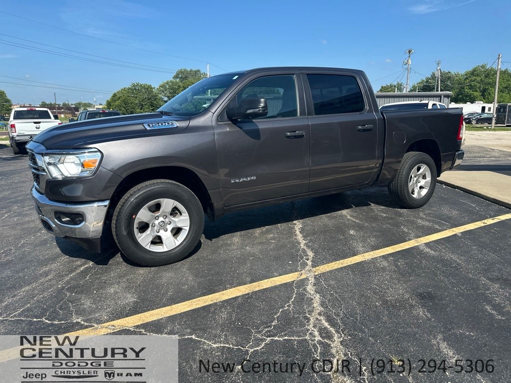 2023 RAM 1500 Big Horn/Lone Star 4x4 Crew Cab 5'7's photo