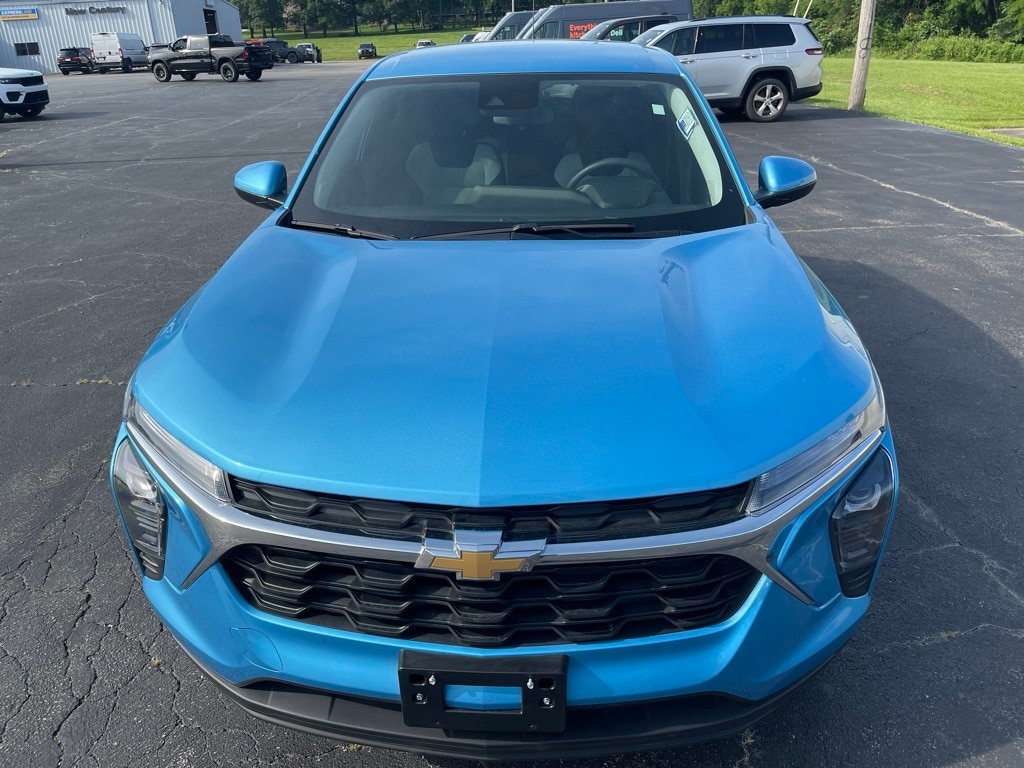 Used 2025 Chevrolet Trax LS with VIN KL77LFEP5SC083227 for sale in Kansas City