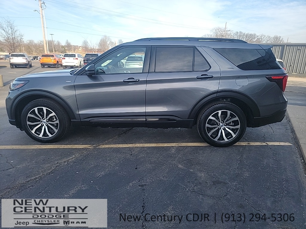 Used 2025 Ford Explorer ST-LINE with VIN 1FMUK8KH0SGB32209 for sale in Kansas City