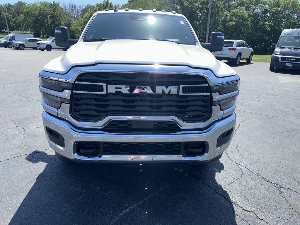 New 2025 Ram 3500 Chassis Cab 3500 TRADESMAN CREW CAB CHASSIS 4X4 60' CA Pickup