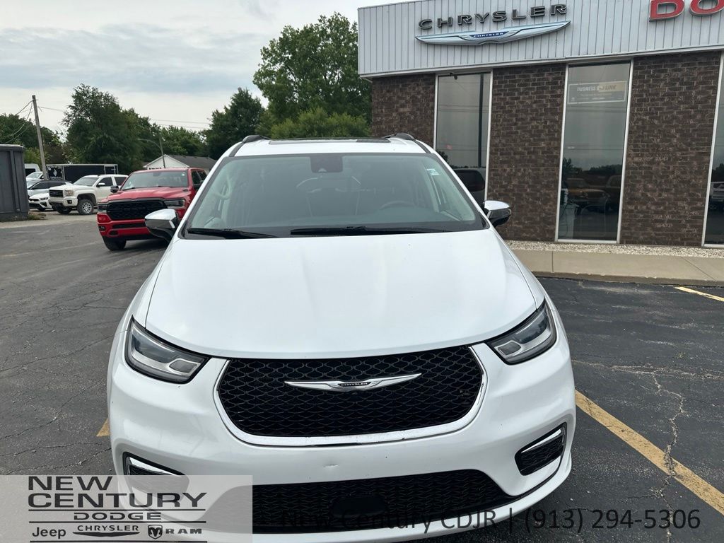 Used 2023 Chrysler Pacifica Limited with VIN 2C4RC1GGXPR601603 for sale in Kansas City