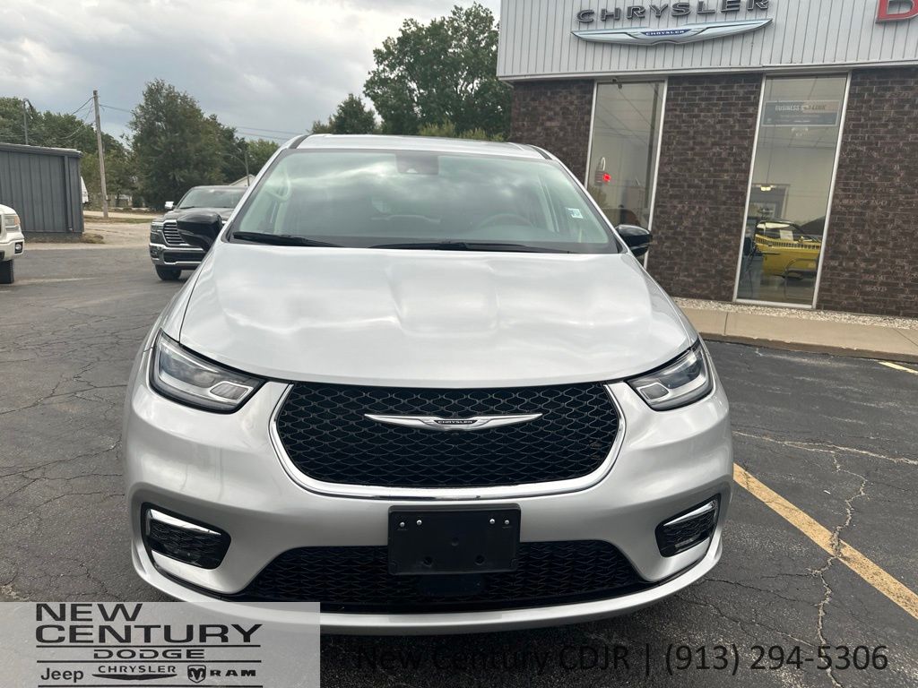 Used 2024 Chrysler Pacifica Touring L with VIN 2C4RC1BGXRR179911 for sale in Kansas City
