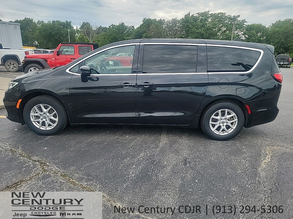 Used 2023 Chrysler Pacifica Touring L with VIN 2C4RC1BG9PR567354 for sale in Kansas City