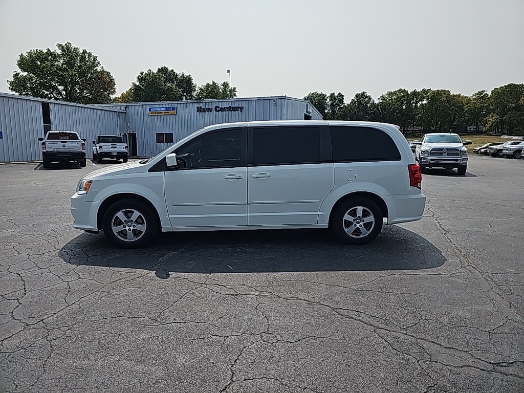 Used 2012 Dodge Grand Caravan SE with VIN 2C4RDGBG4CR261219 for sale in Kansas City