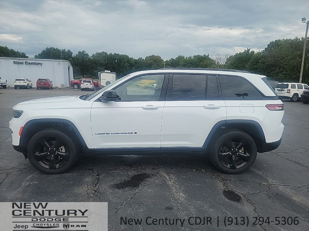 Used 2023 Jeep Grand Cherokee Altitude with VIN 1C4RJHAG5PC626344 for sale in Kansas City