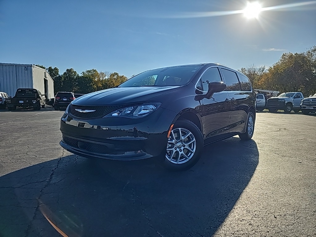 2022 Chrysler Voyager Minivan/Van 