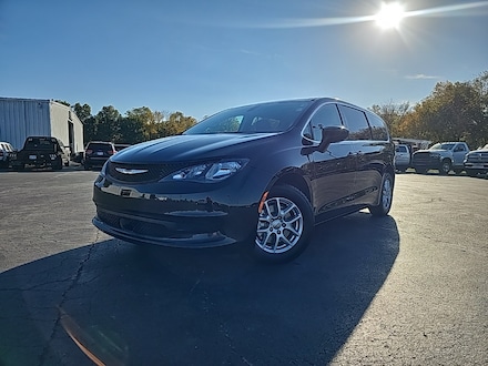 2022 Chrysler Voyager LX Minivan/Van