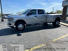 2026 Ram 3500 TRADESMAN CREW CAB 4X4 8' BOX Pickup