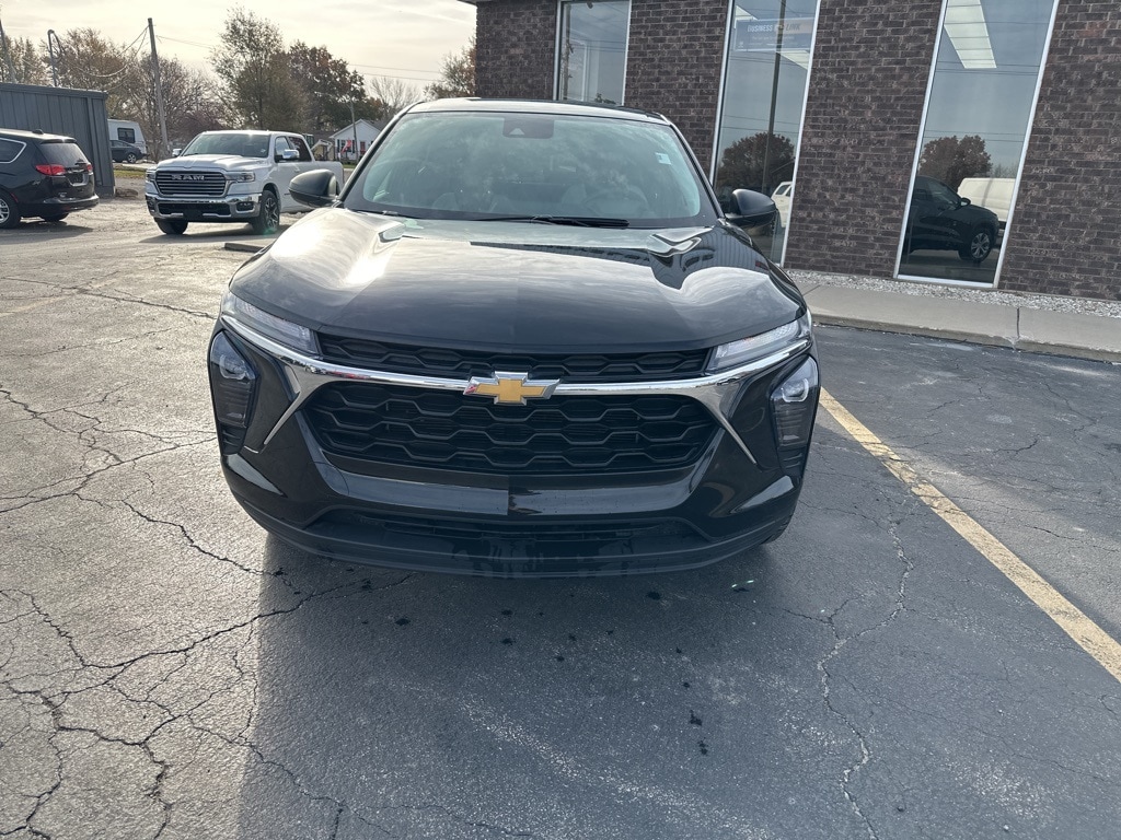 Used 2024 Chevrolet Trax LS with VIN KL77LFE20RC123311 for sale in Kansas City