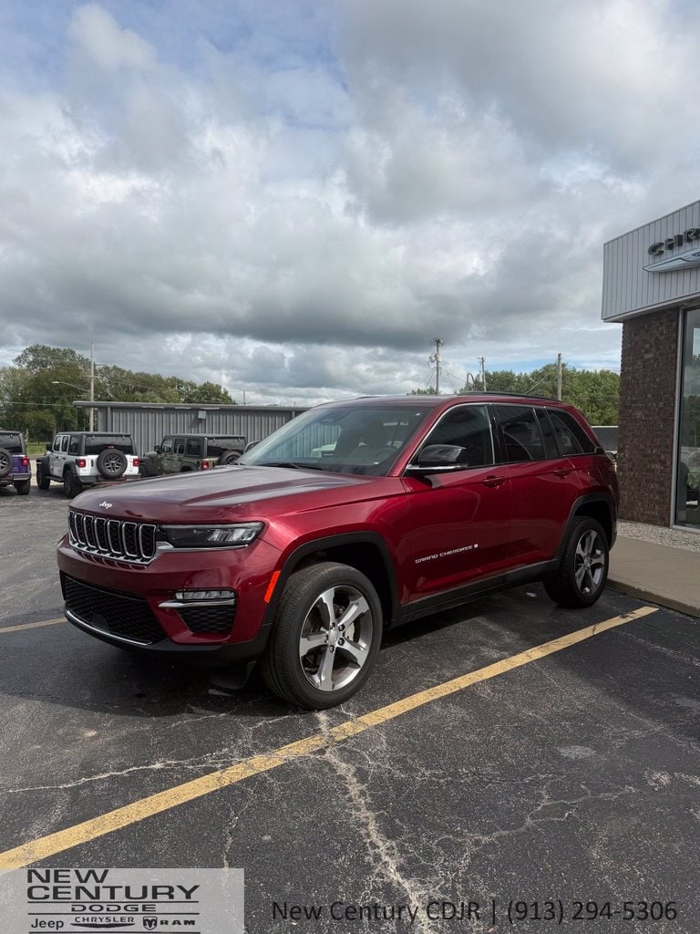 Used 2024 Jeep Grand Cherokee Limited with VIN 1C4RJHBG8RC169370 for sale in Kansas City
