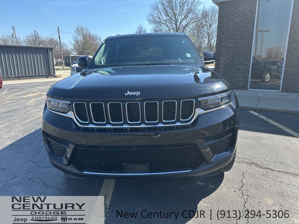 Used 2024 Jeep Grand Cherokee Laredo with VIN 1C4RJHAG7R8500251 for sale in Kansas City