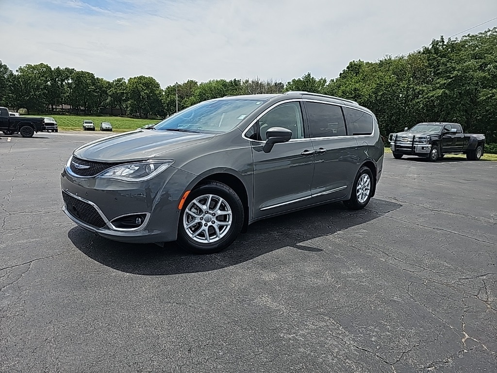 Used 2020 Chrysler Pacifica Touring L with VIN 2C4RC1BG7LR128535 for sale in Kansas City