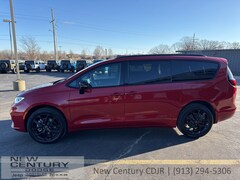 2026 Chrysler Pacifica SELECT AWD Passenger Van